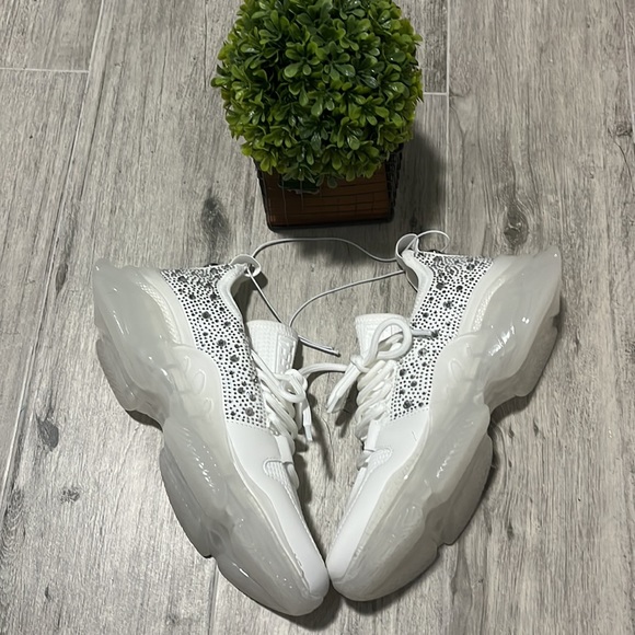 Steve Madden white shoes - Picture 3 of 10